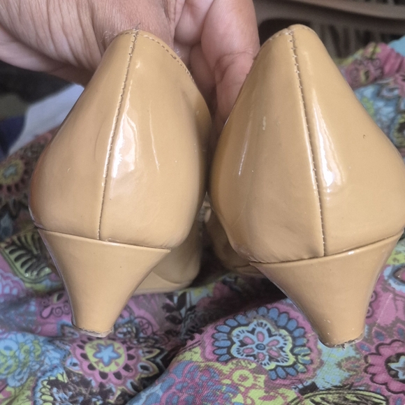 Kate Spade Beige/Caramel Leather Womens Theresa Open Toe Wedge Pumps Siz… - Picture 13 of 14